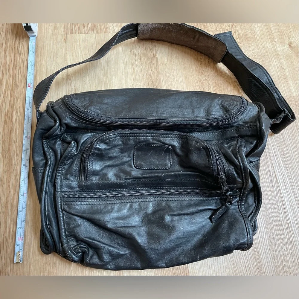Vintage Tumi Bag Black Leather Messenger Camera carry on travel unisex classic